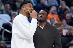 雄鹿队瞄准凯尔特人后卫西蒙斯，积极交易引援备战新赛季